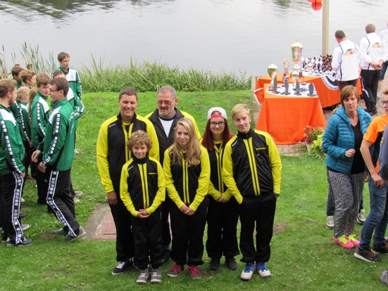 Deutsche Jugendmeisterschaften im Motorbootslalom 2015 in Dusiburg - Team Sachsen-Anhalt mit Trainer